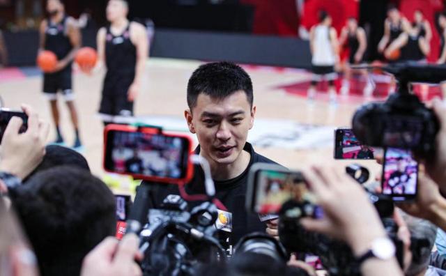 世界杯官方直播软件下载-生死战杨鸣强调摆正心态 李晓旭到来激发队友信心